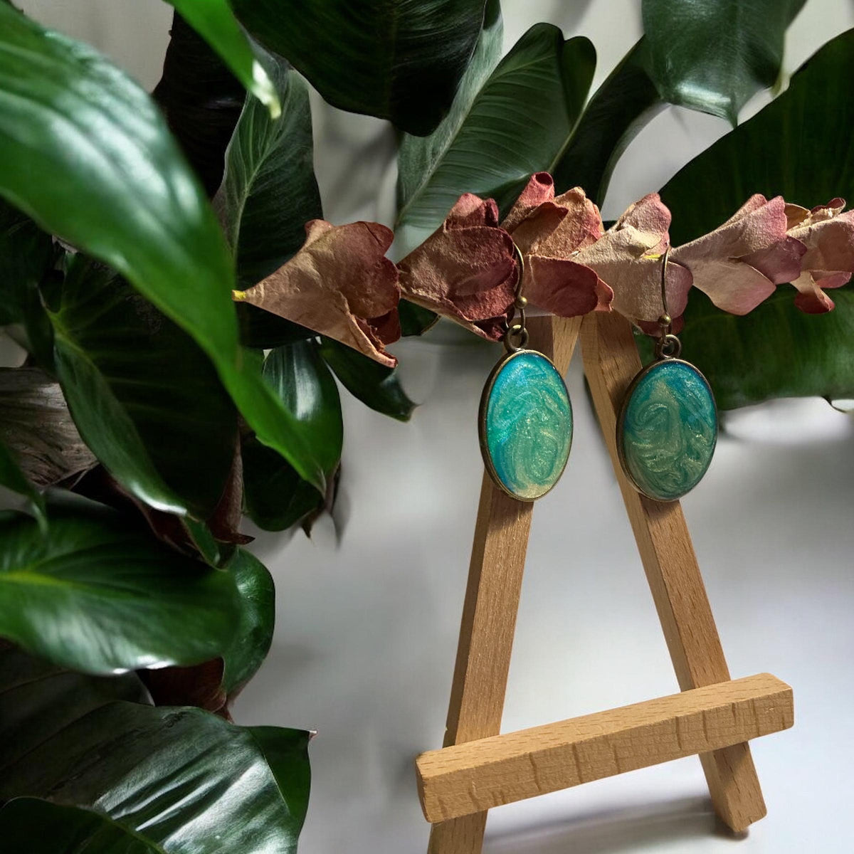 Oval dangle drop earrings