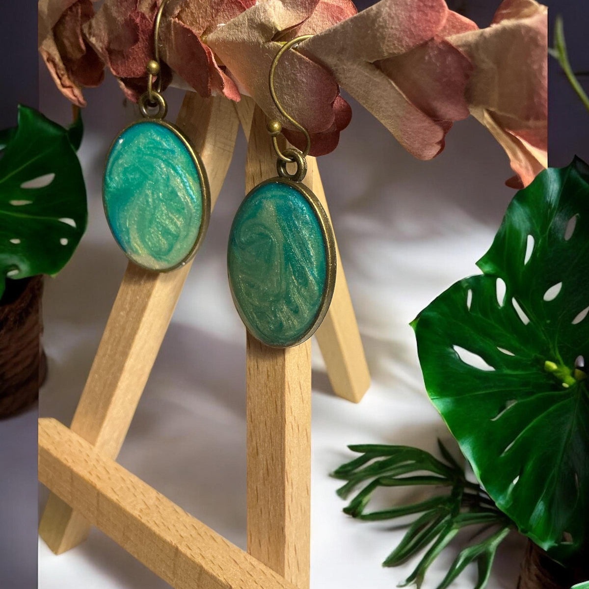 Oval dangle drop earrings